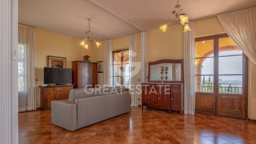 Property photo 2 of 33 Interiors