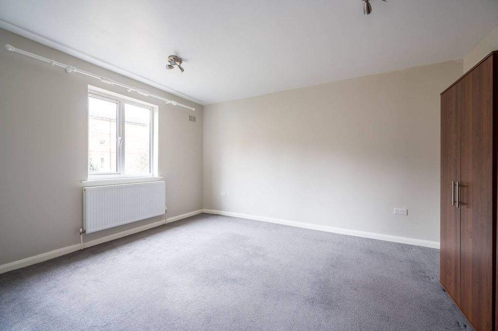 Property photo 1 of 4