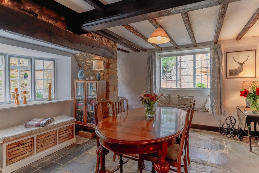 Property photo 2 of 52