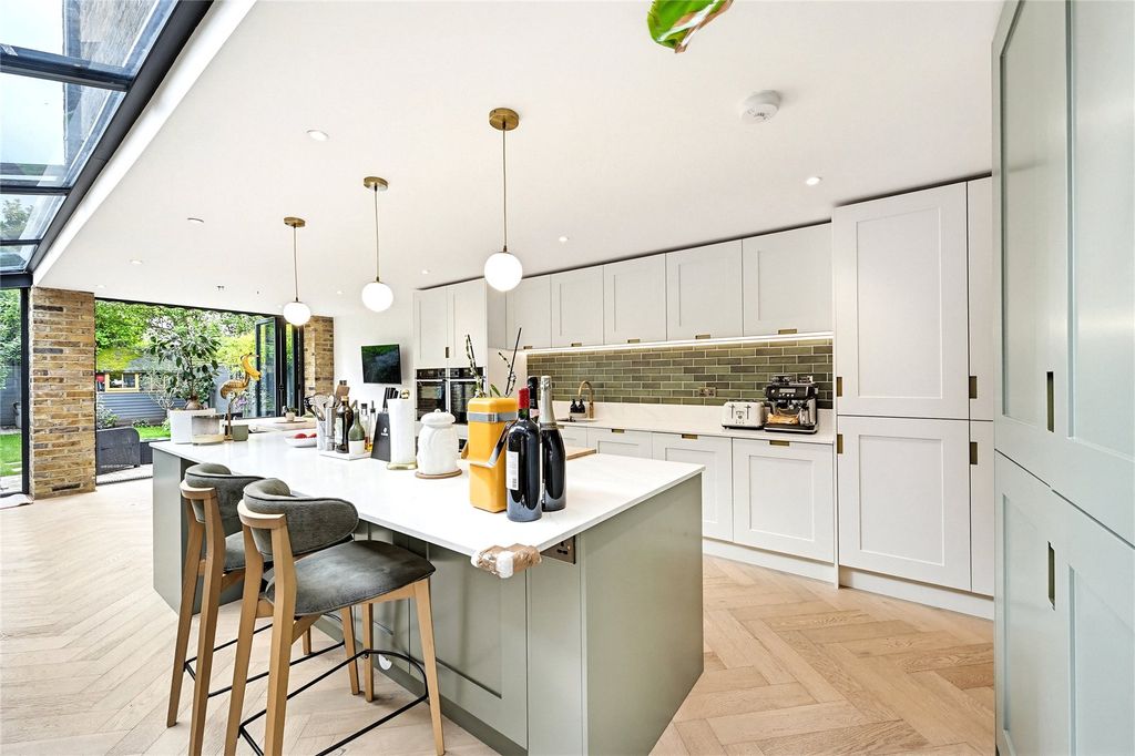Property photo 1 of 15 Picture No. 12