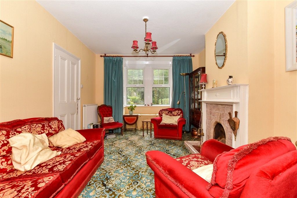 Property photo 3 of 13 Lounge