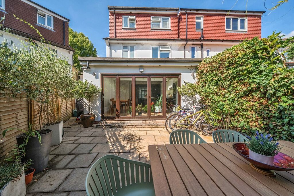 Property photo 2 of 13 Picture No. 05