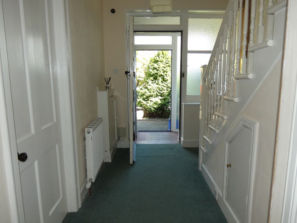 Property photo 3 of 41 Entrance Hal