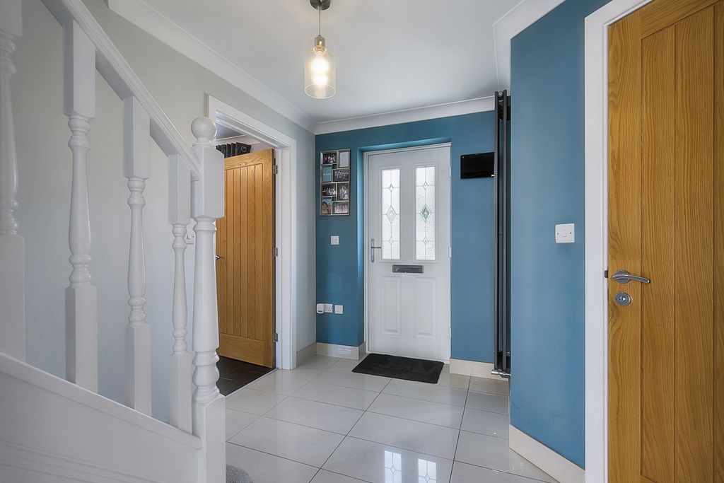 Property photo 2 of 22