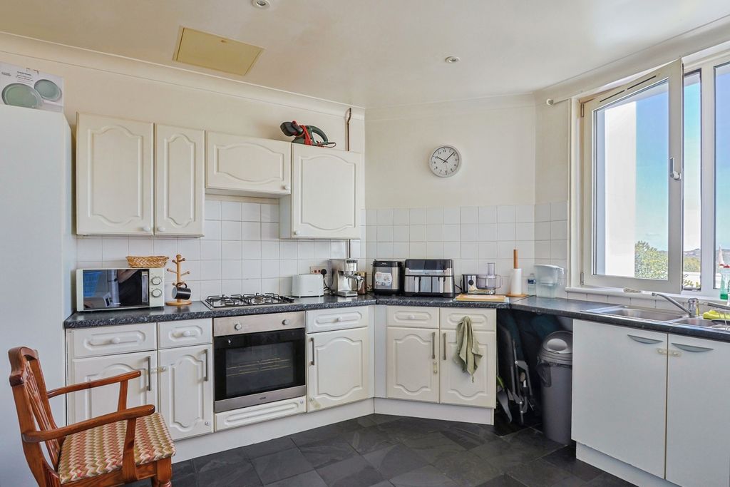 Property photo 3 of 17 Photo