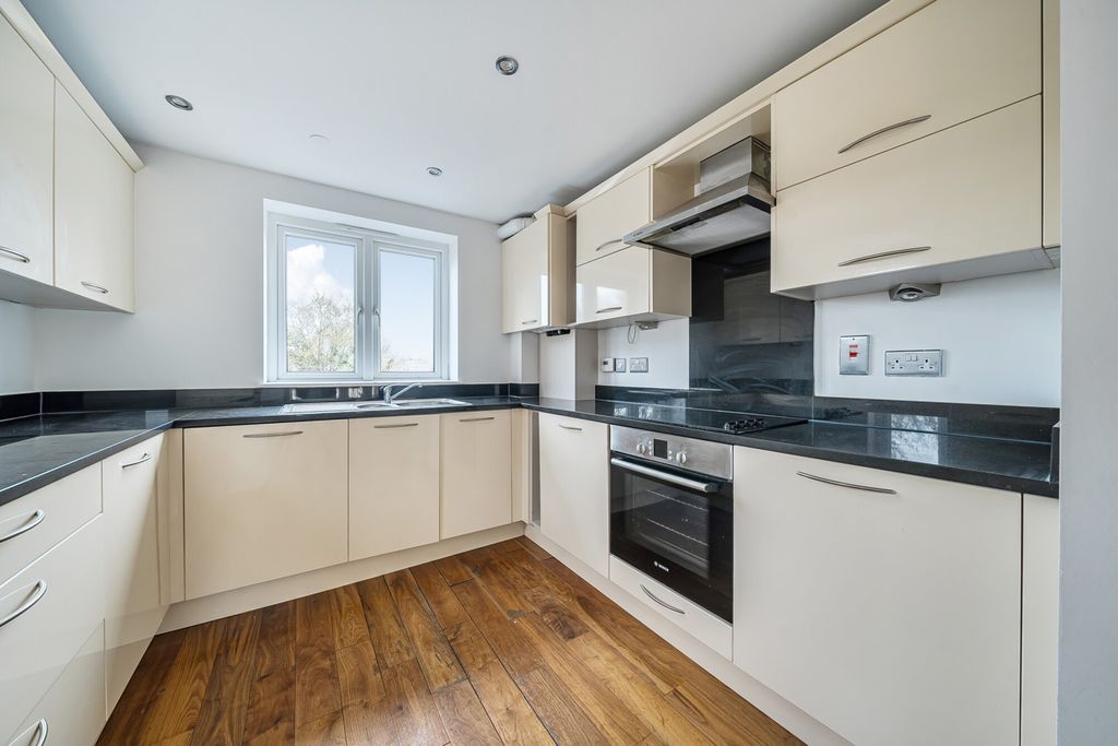 Property photo 3 of 20 Kitchen