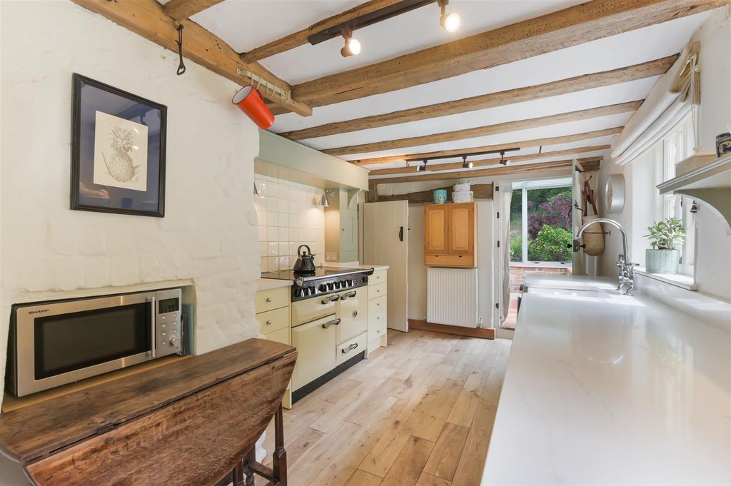 Property photo 2 of 32 Vine Cotage (9).Jpg
