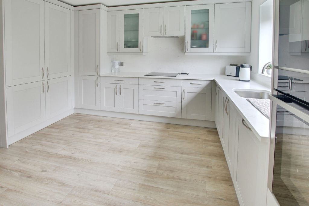 Property photo 2 of 30