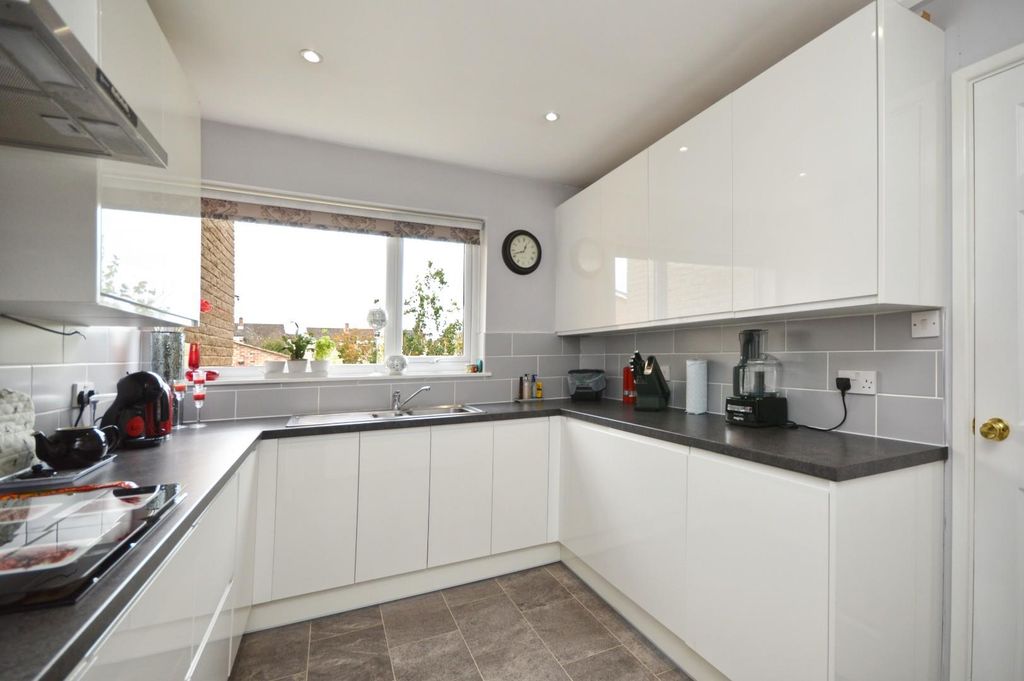Property photo 3 of 14 Kitchen