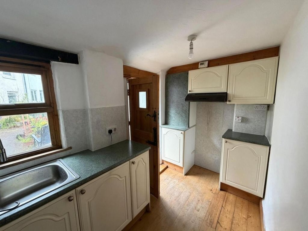 Property photo 2 of 8 Kitchen