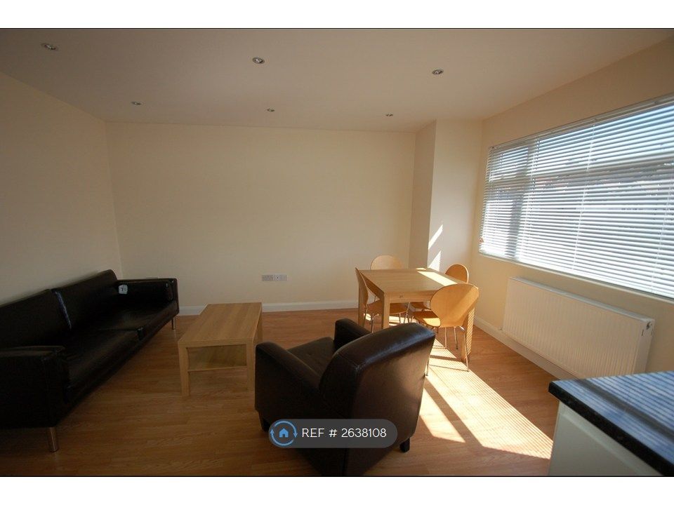 Property photo 2 of 7 Livingroom