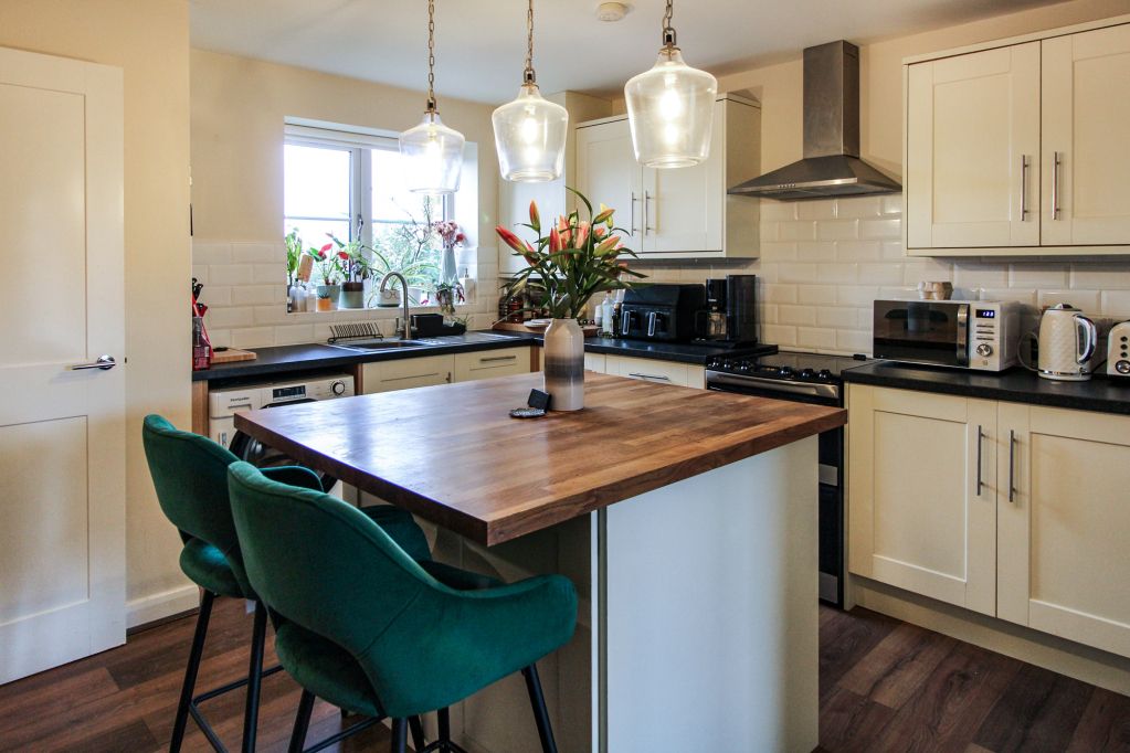 Property photo 2 of 15 Dining Kitchen