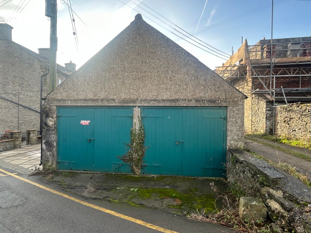 Property photo 1 of 5