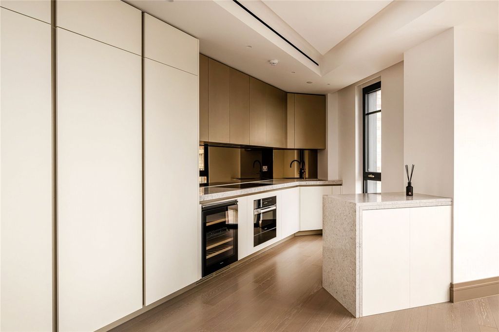 Property photo 3 of 10 Kitchen