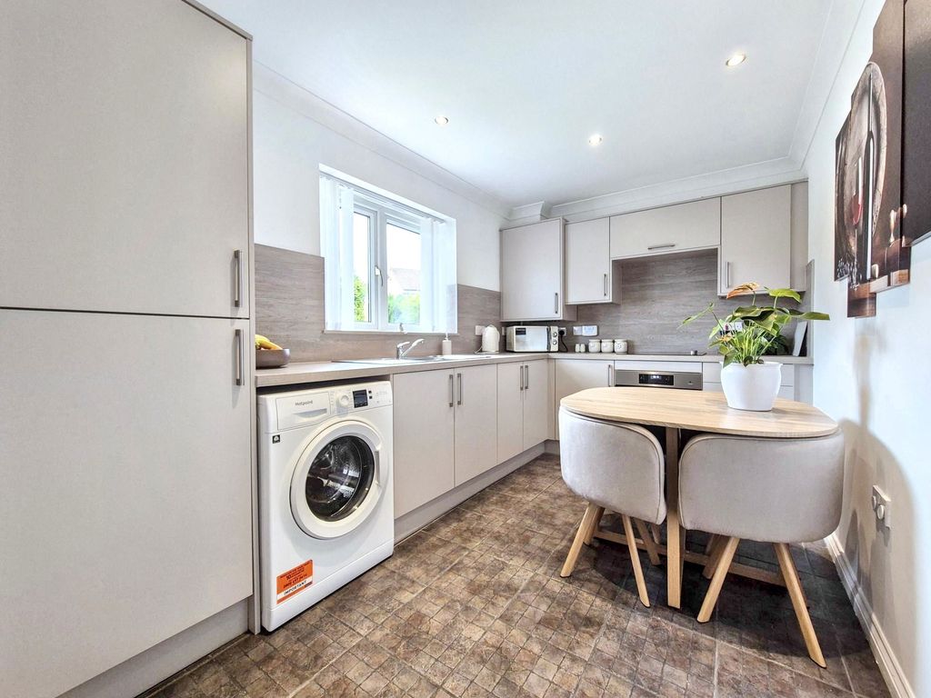 Property photo 2 of 24