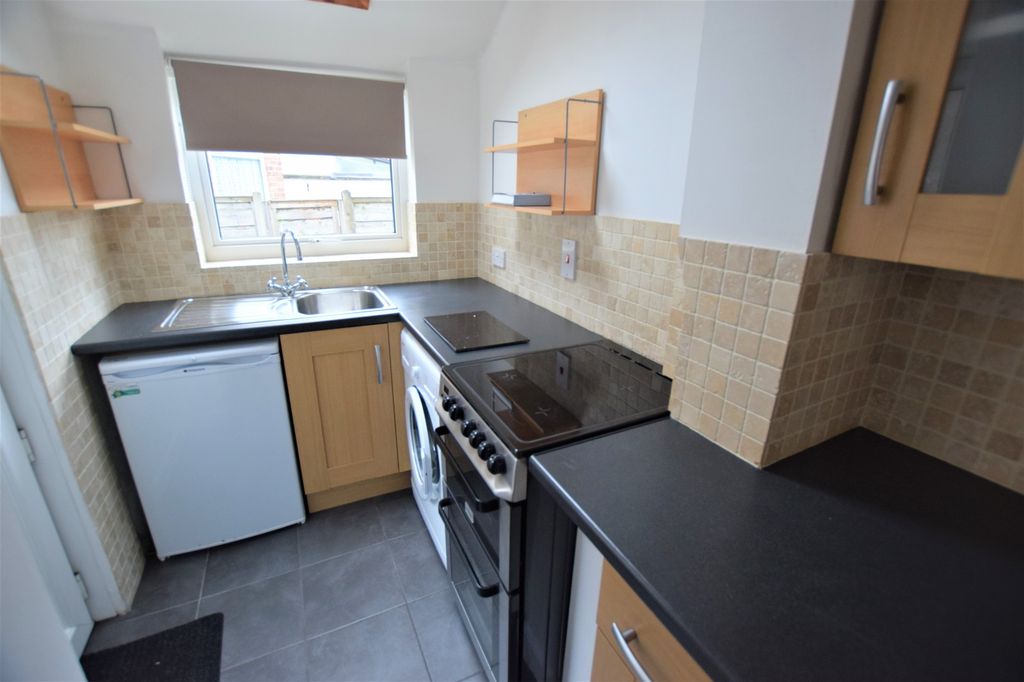 Property photo 3 of 7 Kitchen