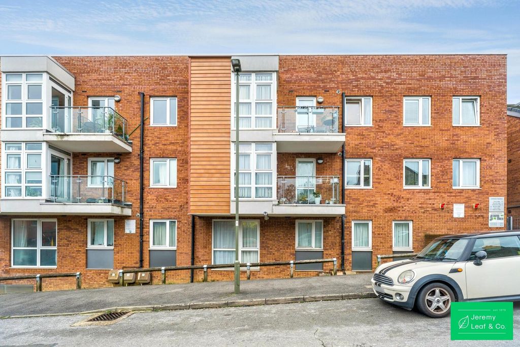 Property photo 1 of 14 Front (Exterior)