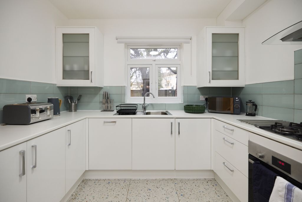 Property photo 1 of 25 Ln Rav 16 Kitchen...