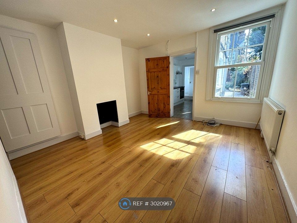 Property photo 3 of 12 Reception 2