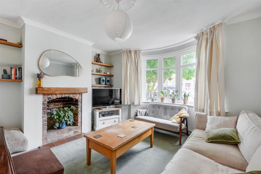 Property photo 2 of 31 Lounge.Jpeg