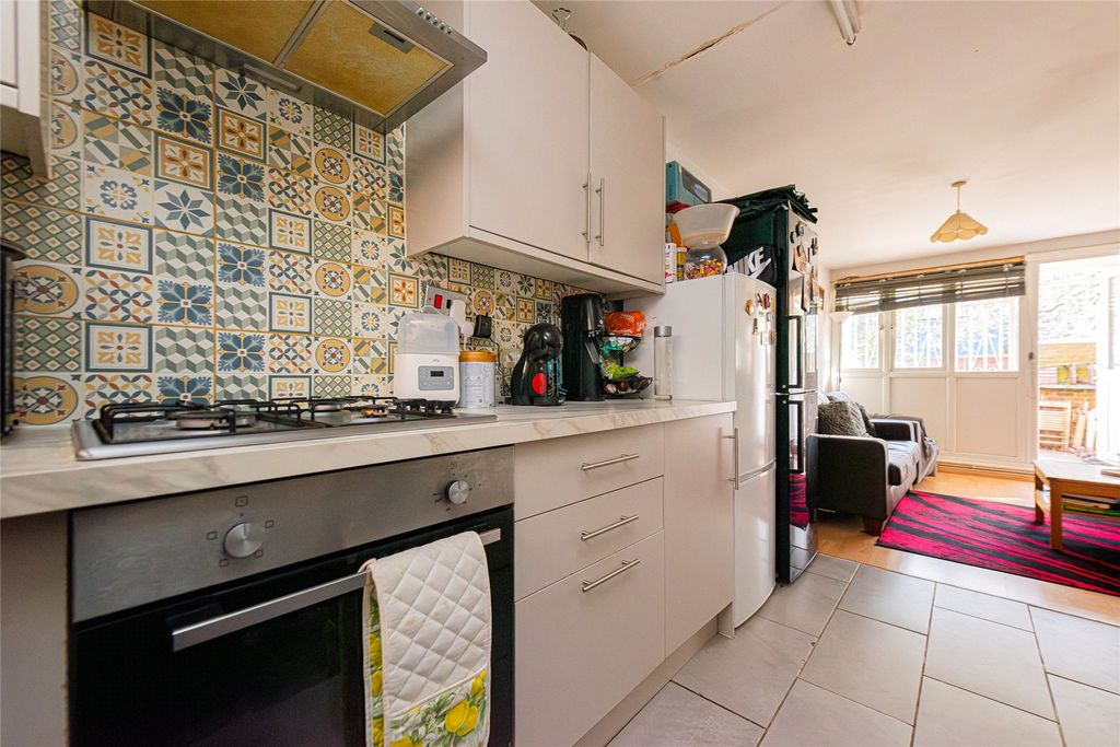 Property photo 2 of 16 Picture No. 12