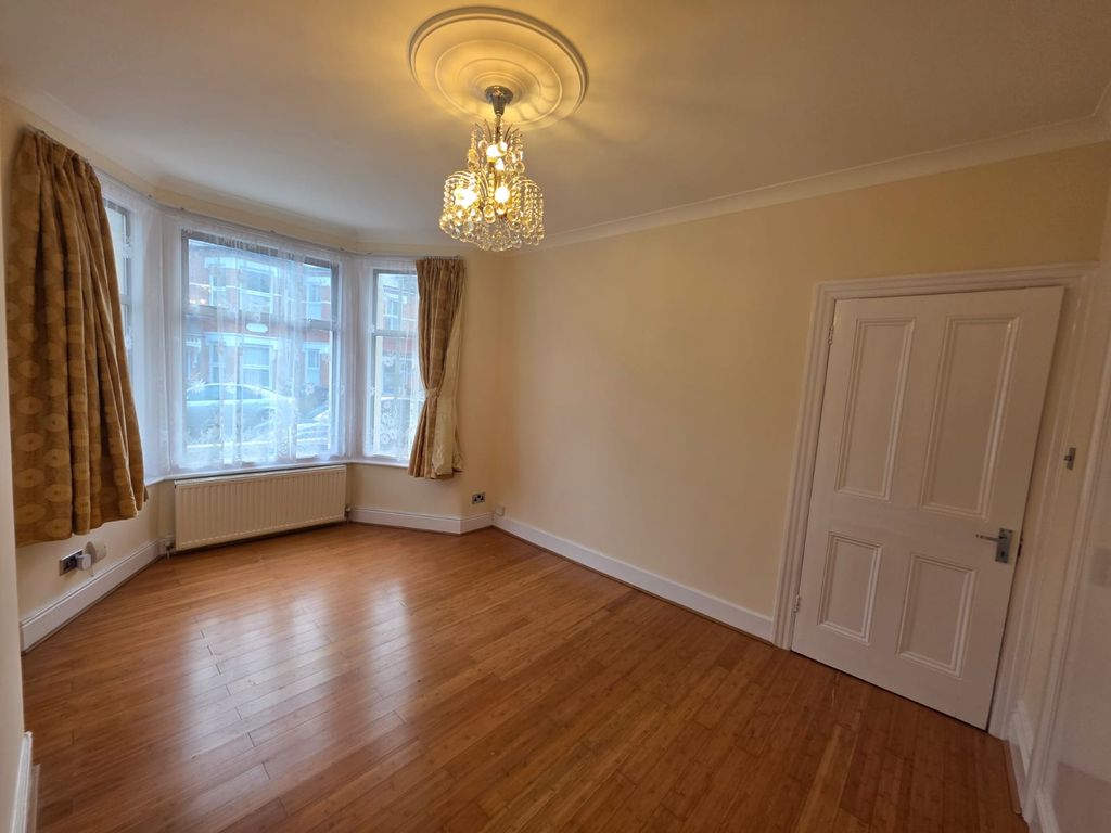 Property photo 3 of 11 Photo 3