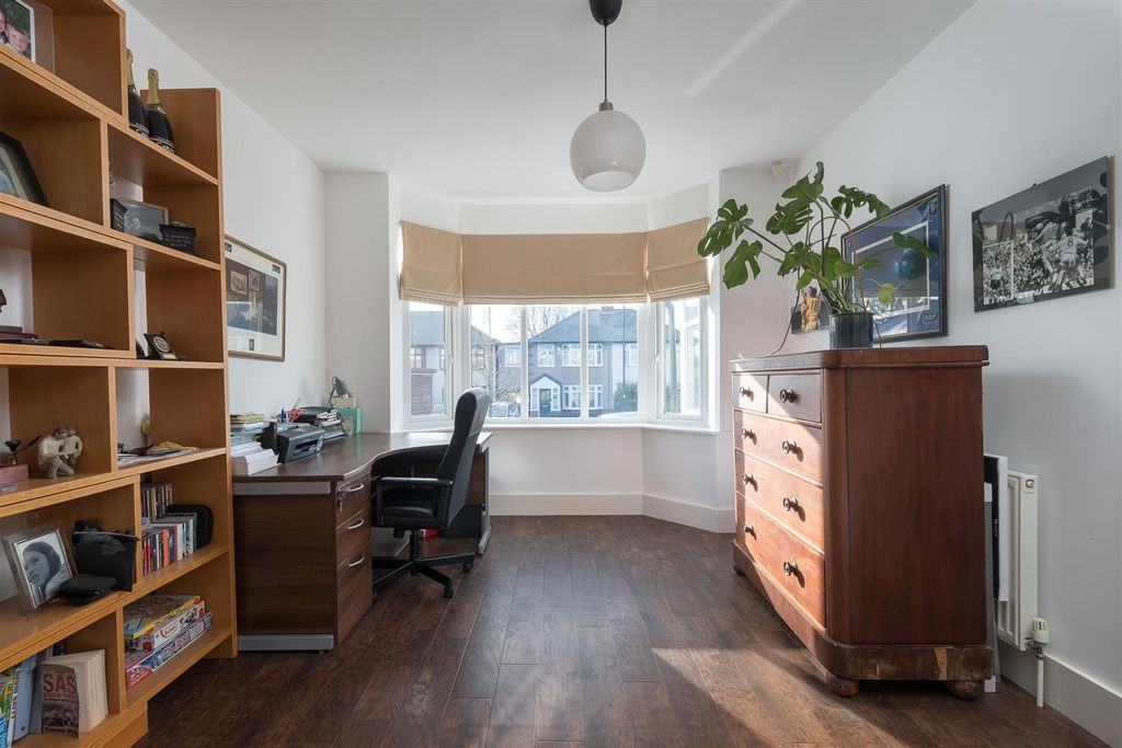 Property photo 3 of 41 Untitled (12 Of 21).Jpg