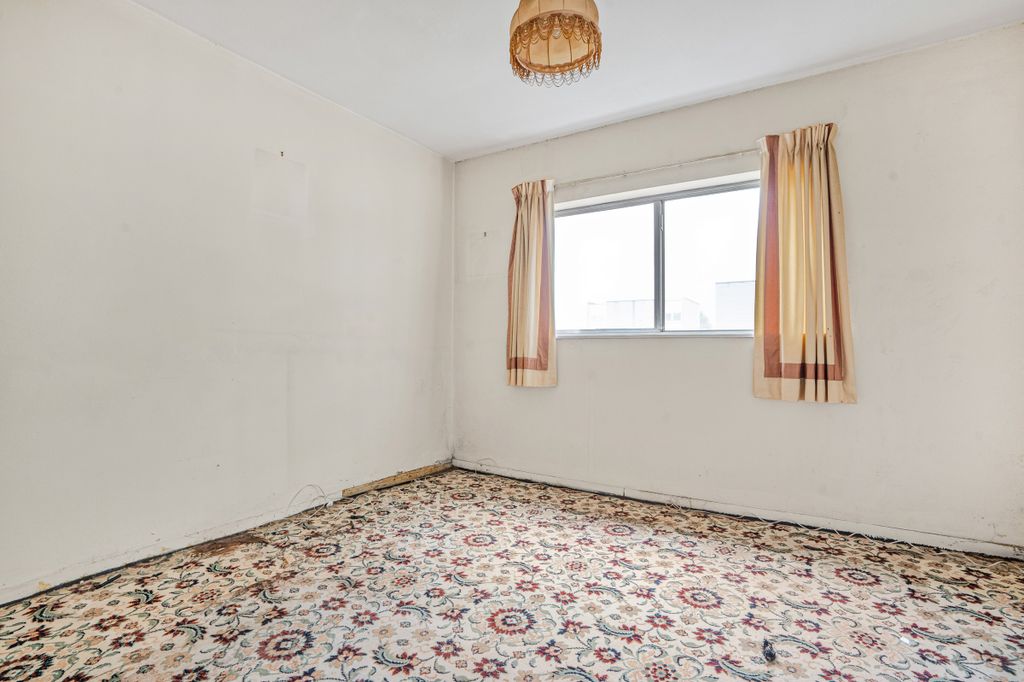Property photo 3 of 9 Bloomsbury Close (8)