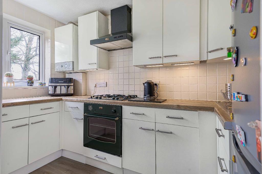 Property photo 2 of 9 Kitchen