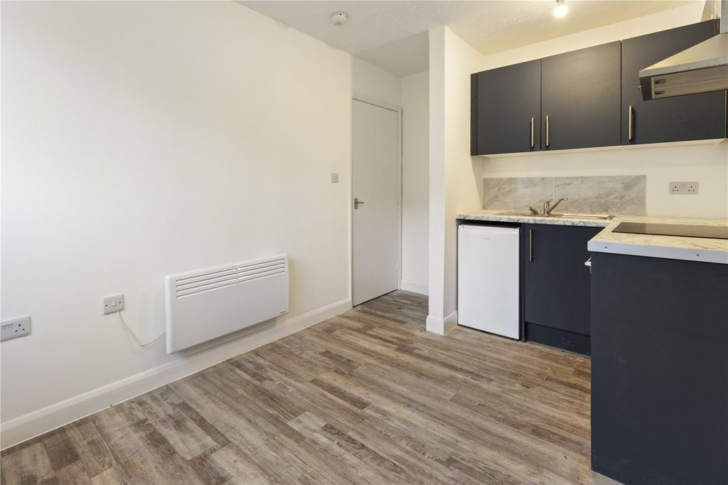 Property photo 3 of 8 Picture No. 06