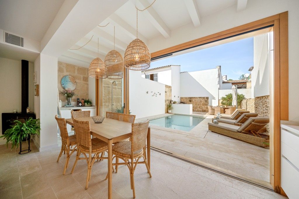 Property photo 3 of 20 Living (2)