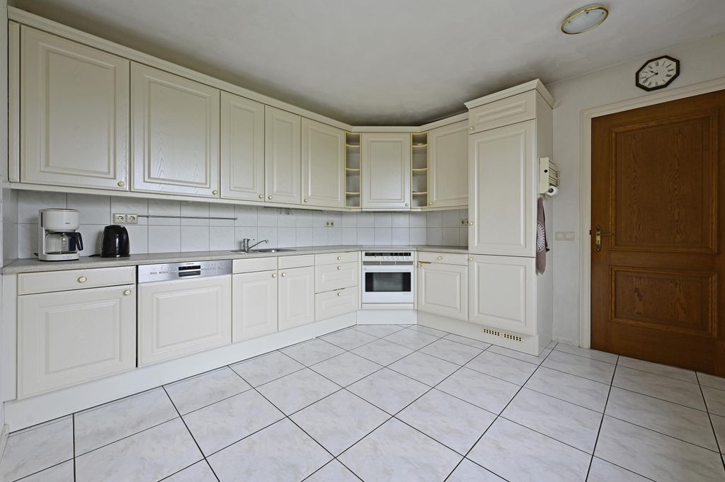 Property photo 3 of 39