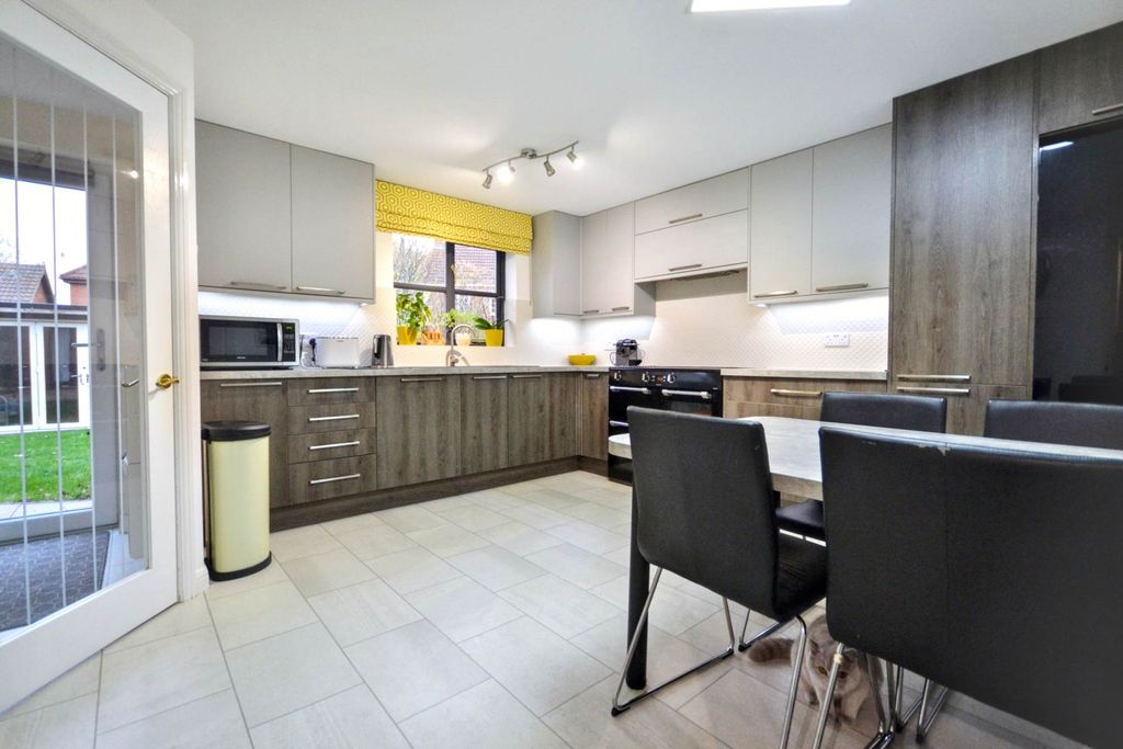 Property photo 3 of 25