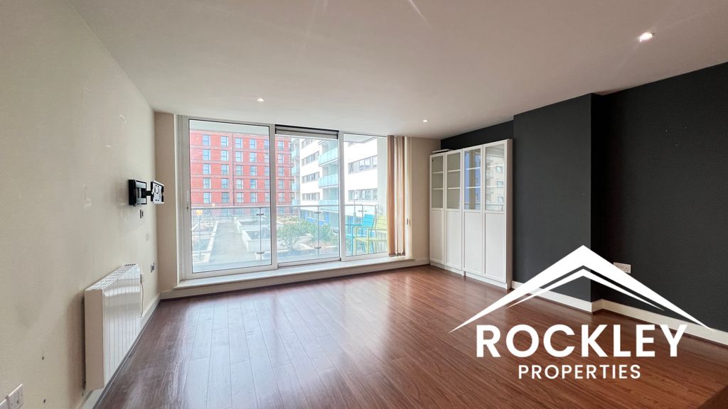 Property photo 2 of 25 Living Space