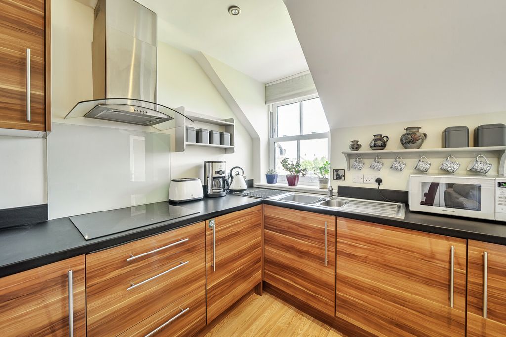 Property photo 3 of 20 Kitchen