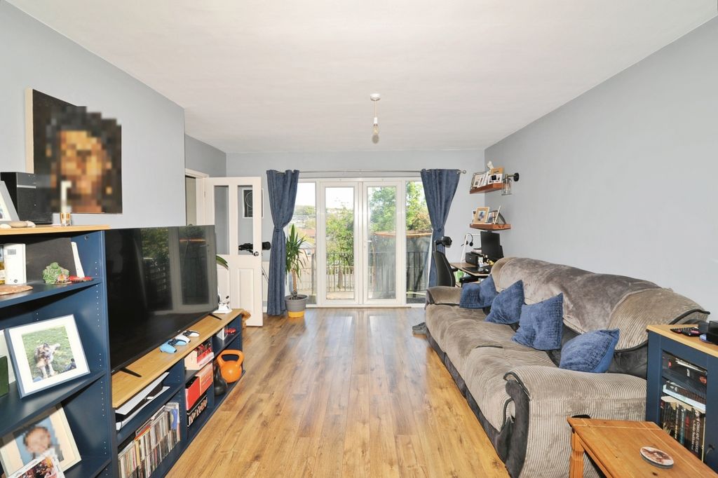 Property photo 2 of 20 Living Room