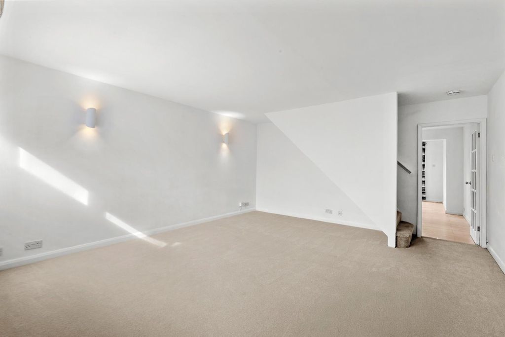 Property photo 3 of 16 Sitting Room