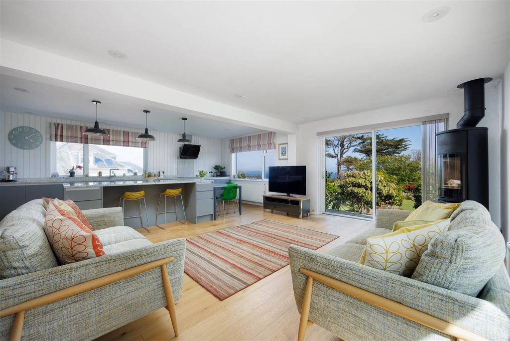 Property photo 2 of 39