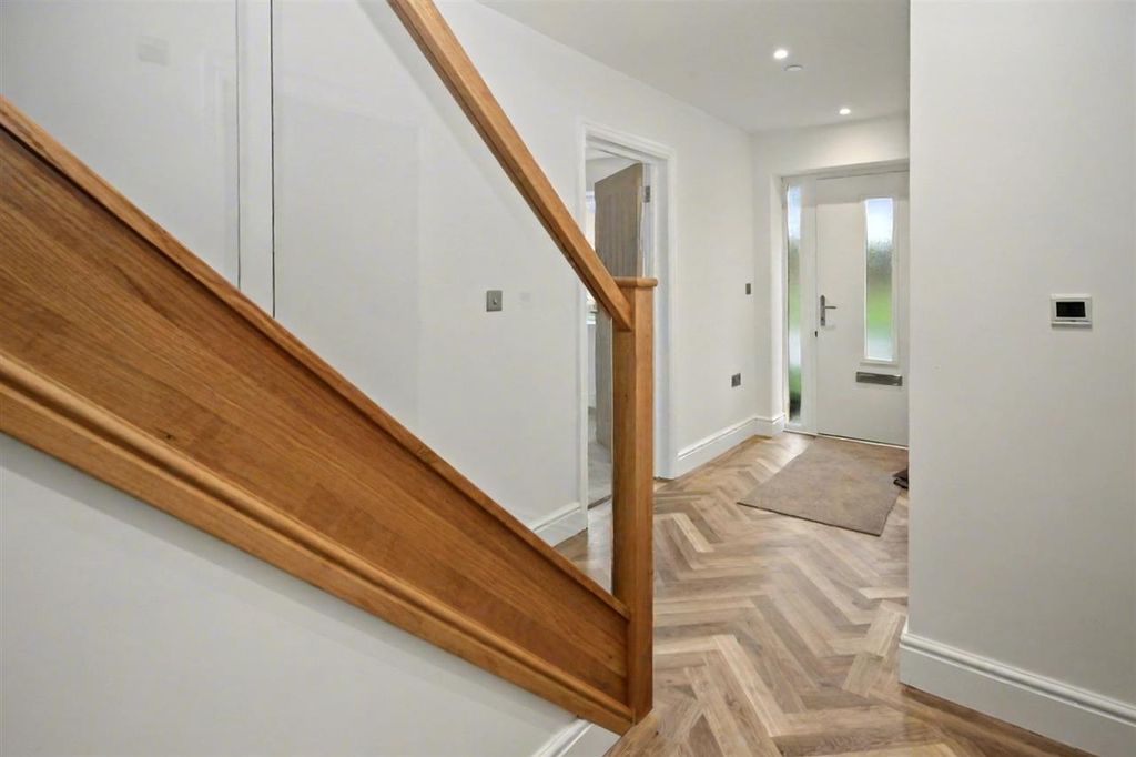 Property photo 3 of 26