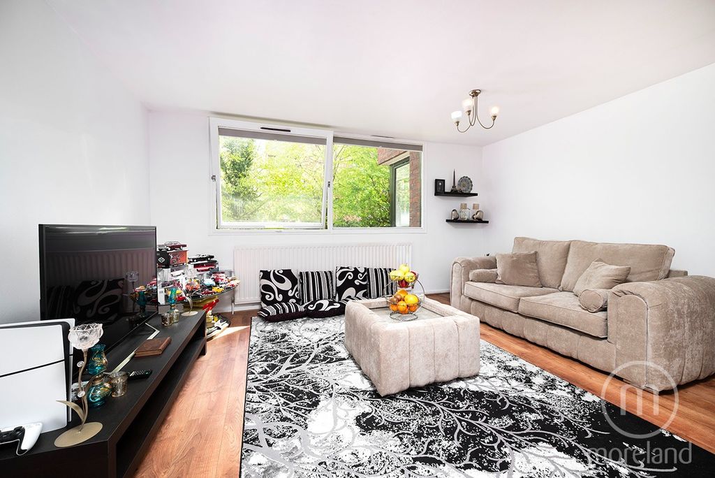 Property photo 2 of 10 5031023