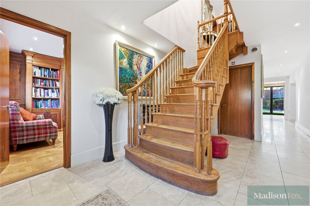 Property photo 2 of 38 Picture No. 09