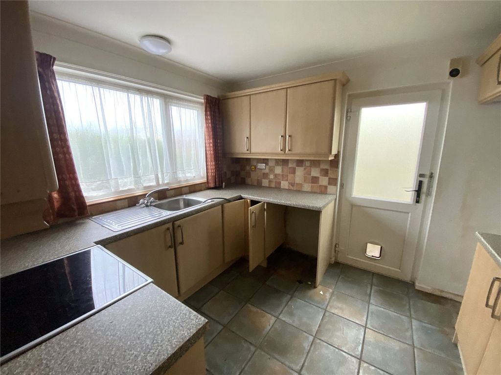 Property photo 2 of 12 Kitchen