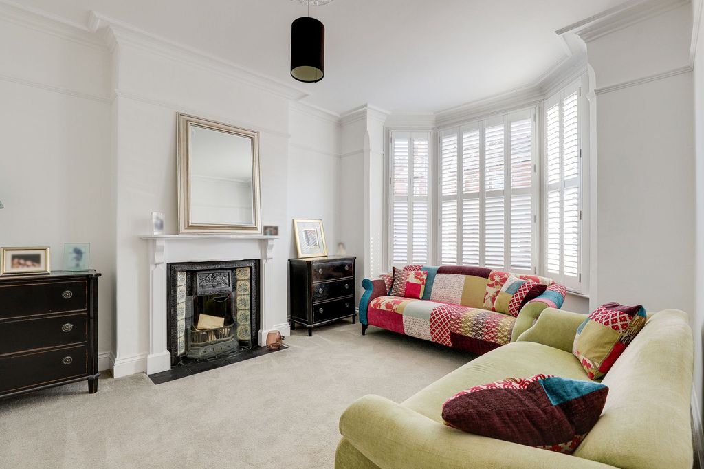 Property photo 2 of 31