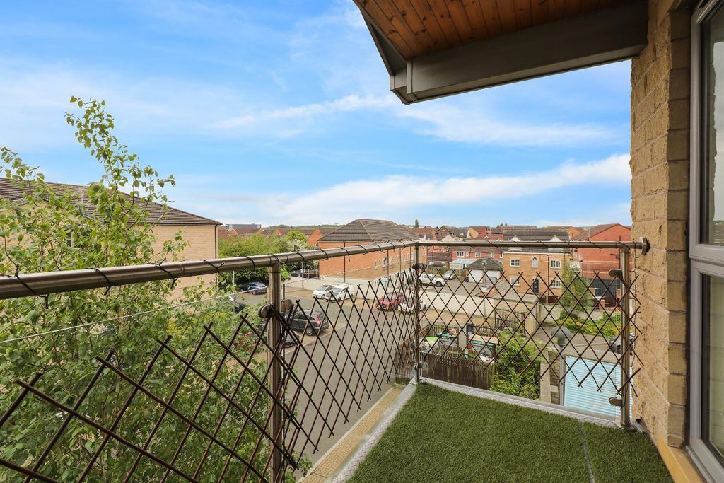 Property photo 2 of 20 Balcony