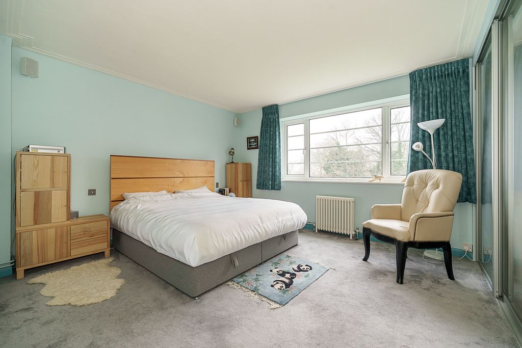 Property photo 3 of 13