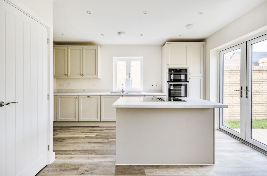 Property photo 3 of 12 1359825-23-68De51...