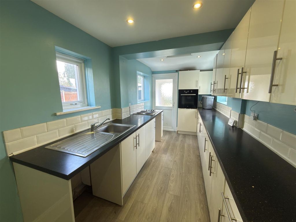 Property photo 2 of 9 Kitchen