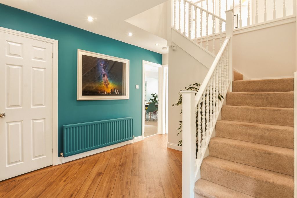 Property photo 2 of 36 Woodbournewarm1