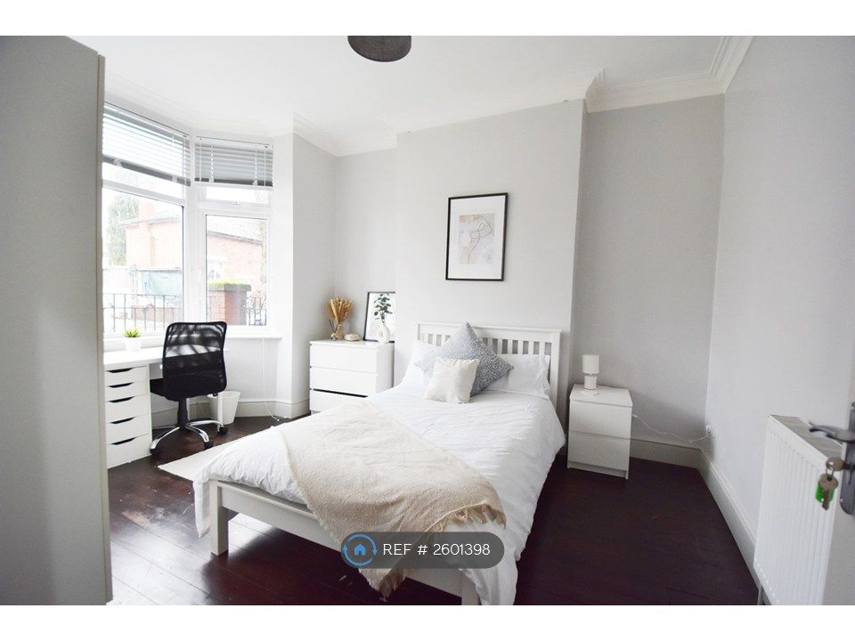 Property photo 1 of 11 Bedroom 1 - Available