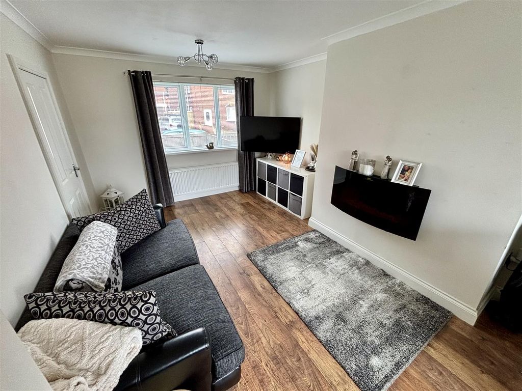 Property photo 3 of 13 Open Plan Living And Dining Room
